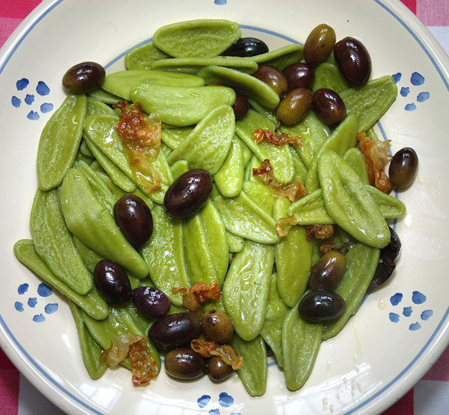 “Olive leaves” Pasta with olives