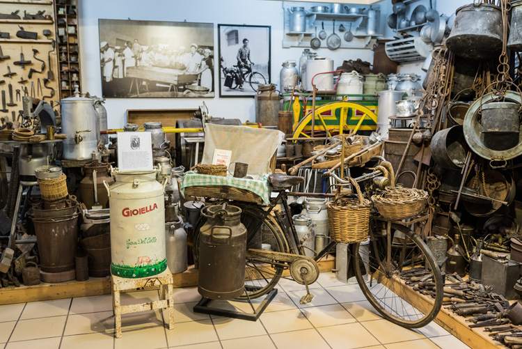 Among the trades of the past
At Gioia del Colle, in the “Museo della Civiltà Contadina”, the Museum of Rural Civilization