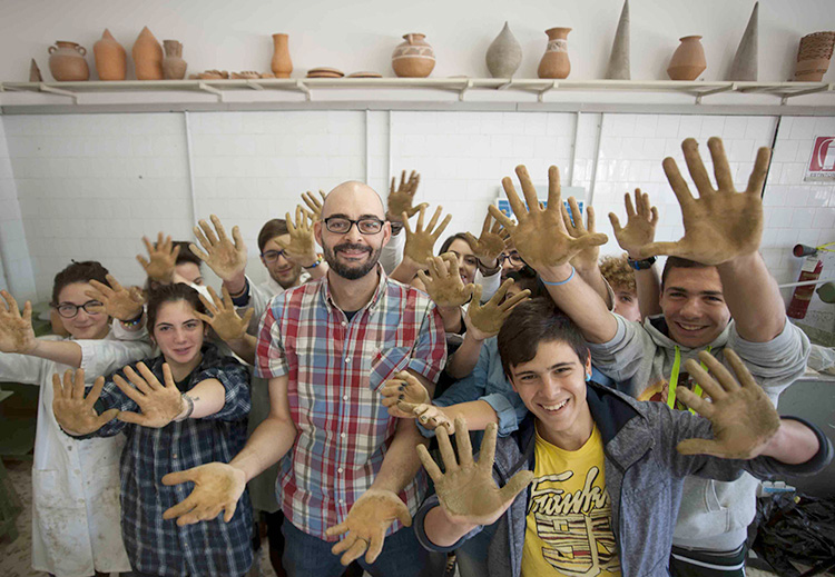 “Made in loco”
Artists in residence to relaunch traditional Apulian ceramics