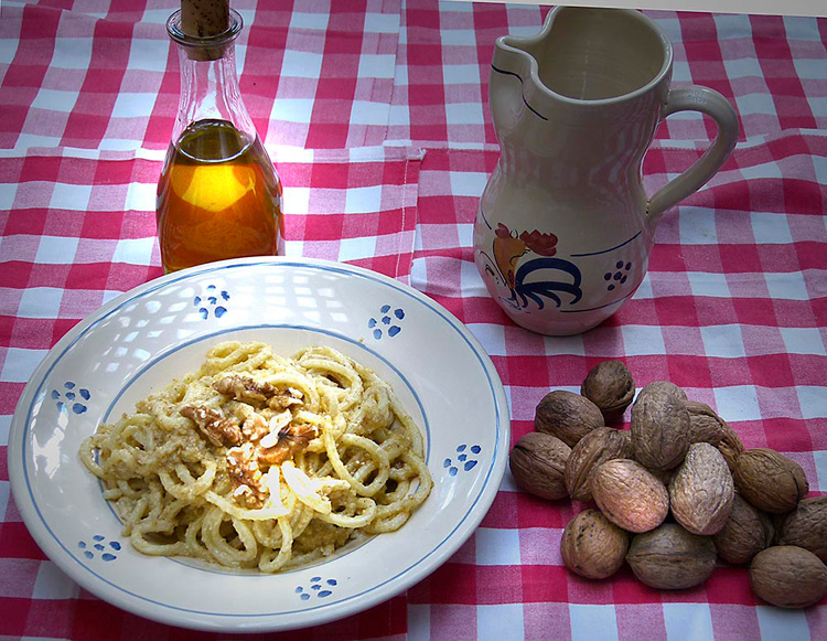 Troccoli con salsa di noci