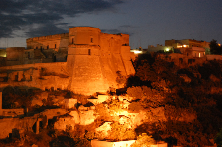 Massafra
Il fascino di quel castello arroccato sulla collina