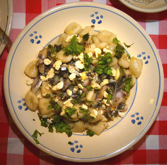 Flour gnocchi with <i>scrum</i>