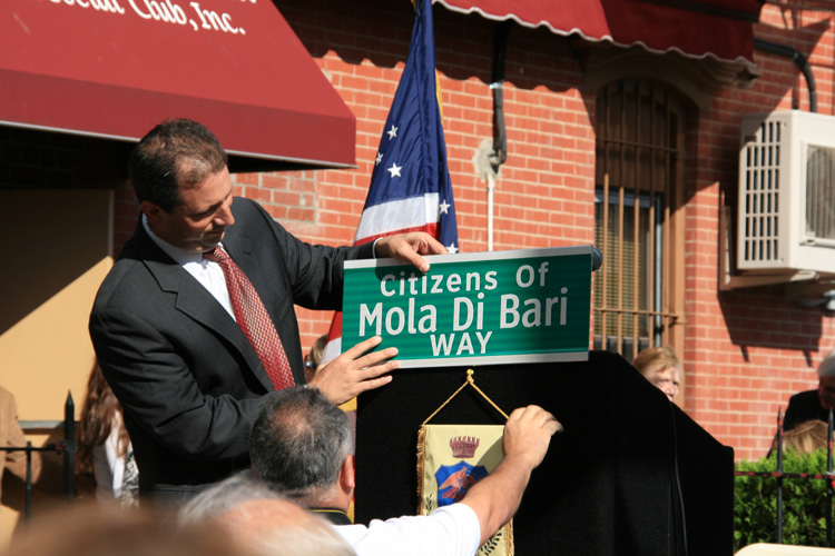 Van Westerhout Cittadini Molesi Cultural and Social Club
L’avamposto pugliese di Brooklyn