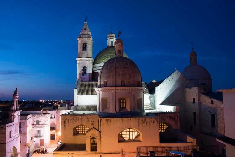 Intorno a Bari
Visioni di piccole, bellissime città
